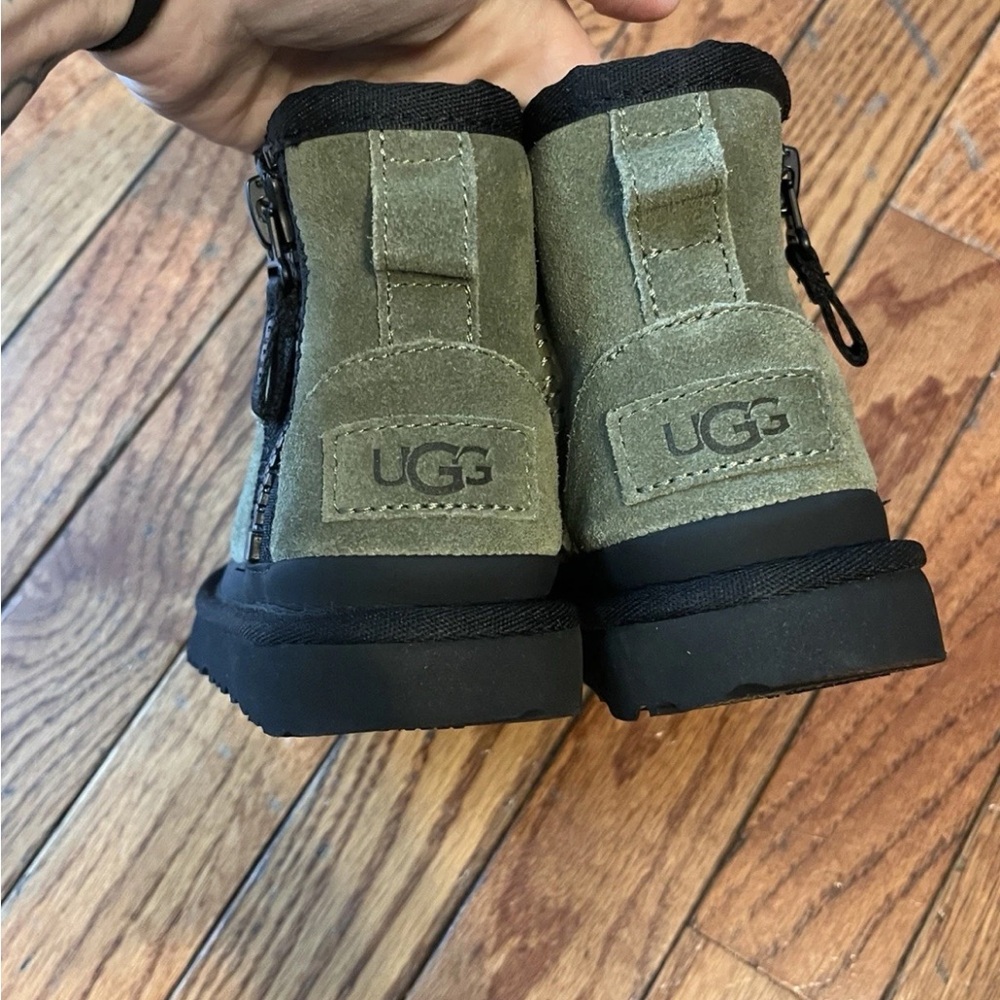 UGG Australia Classic Mini Zipper Tape Logo Boot in Olive 8C New without Box. - Picture 11 of 16
